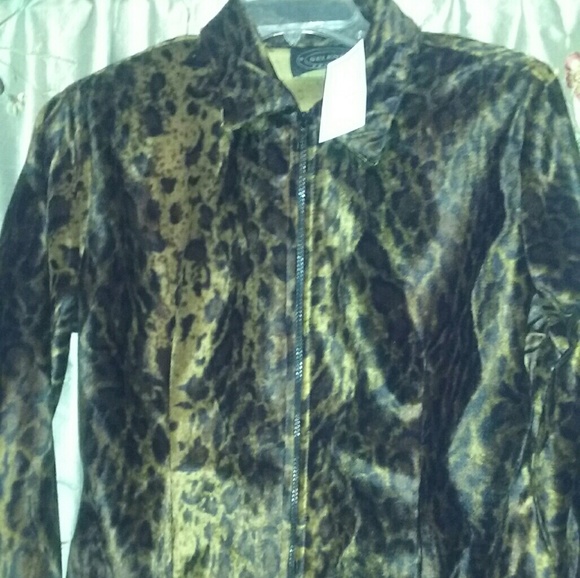 New with tags Selena Sport Short Jacket - Picture 2 of 2